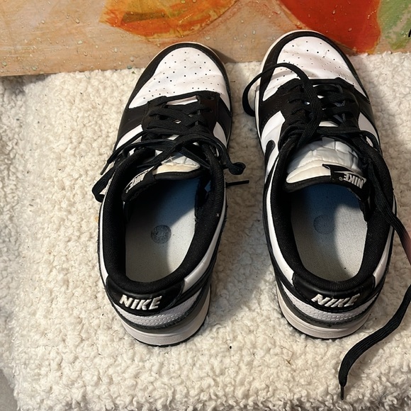 NIKE Women’s Black and White Sneakers 👟 - Picture 5 of 7